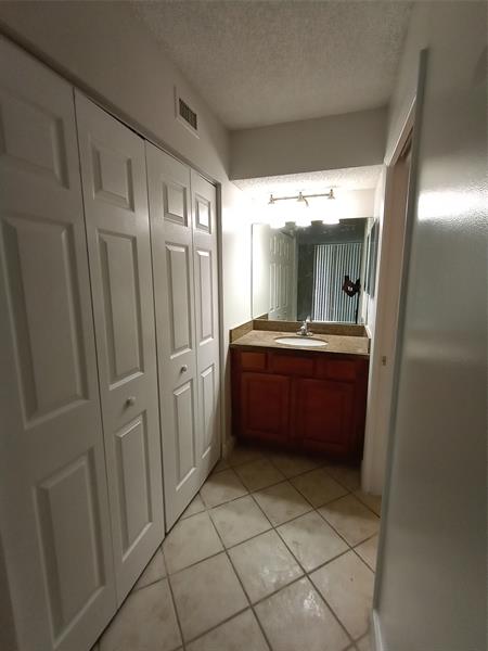 Photo: 15 of 24