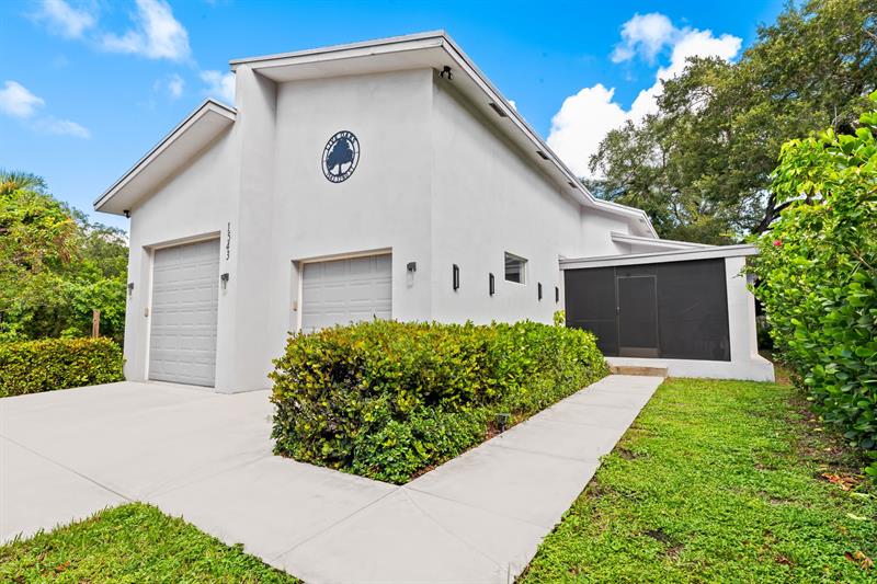 1543 SW 32nd St