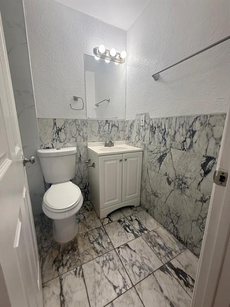 Photo: 10 of 25