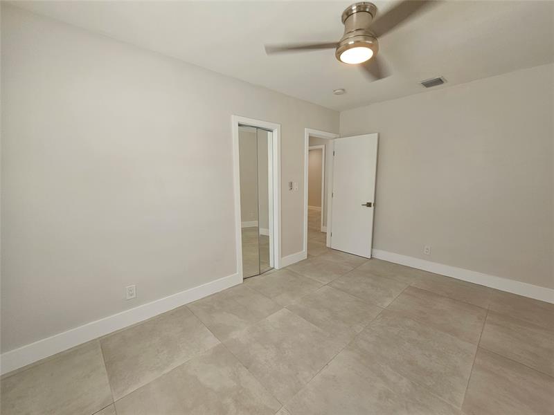 Photo: 8 of 26