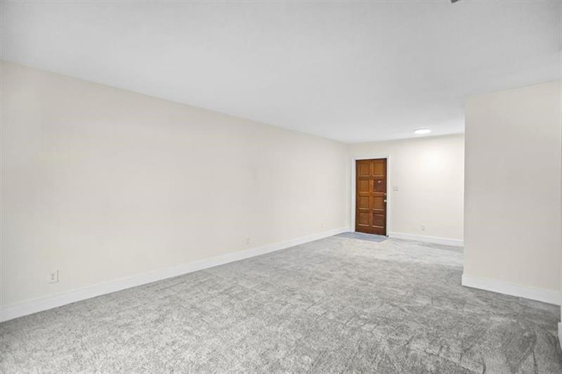 Photo: 4 of 37