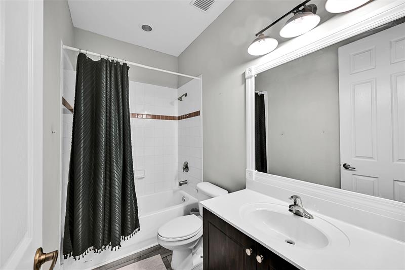 Photo: 15 of 25