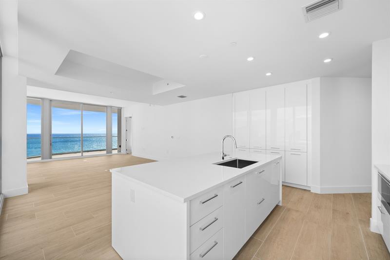 153 N Seabreeze #1005-S