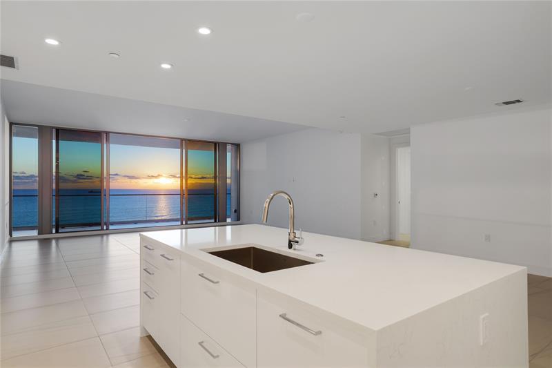 153 N Seabreeze Blvd #1001S