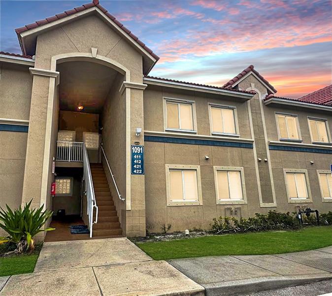 1091 Golden Lakes Boulevard #422
