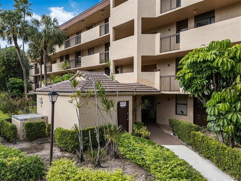 2660 Carambola Cir #302