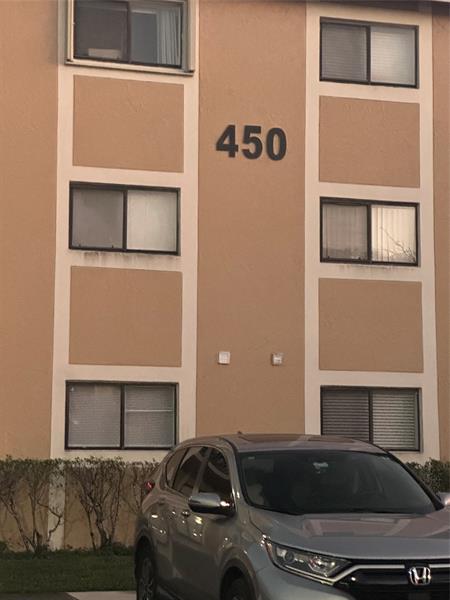 450 Palm Cir #102
