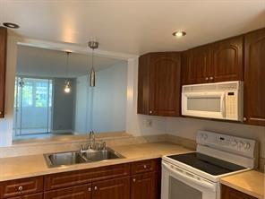 320 NE 12th Ave #503