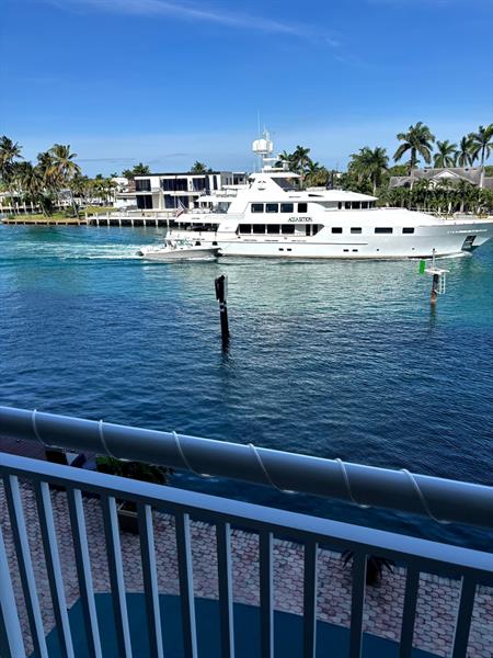 2611 N Riverside Dr #304