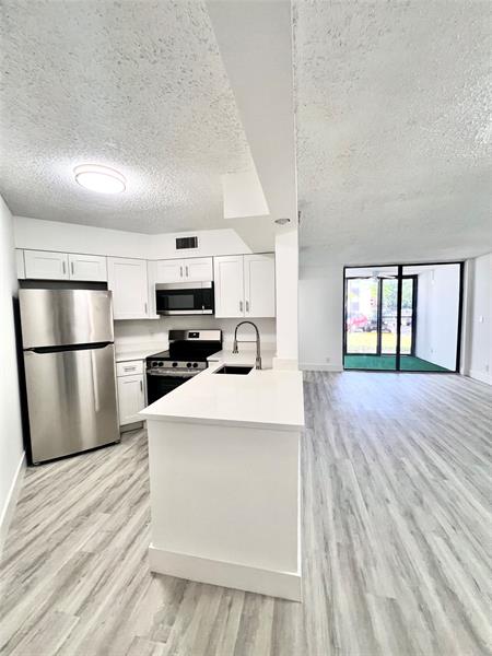 214 Lake Pointe Dr #103