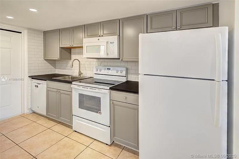 4121 NW 26th St #T14