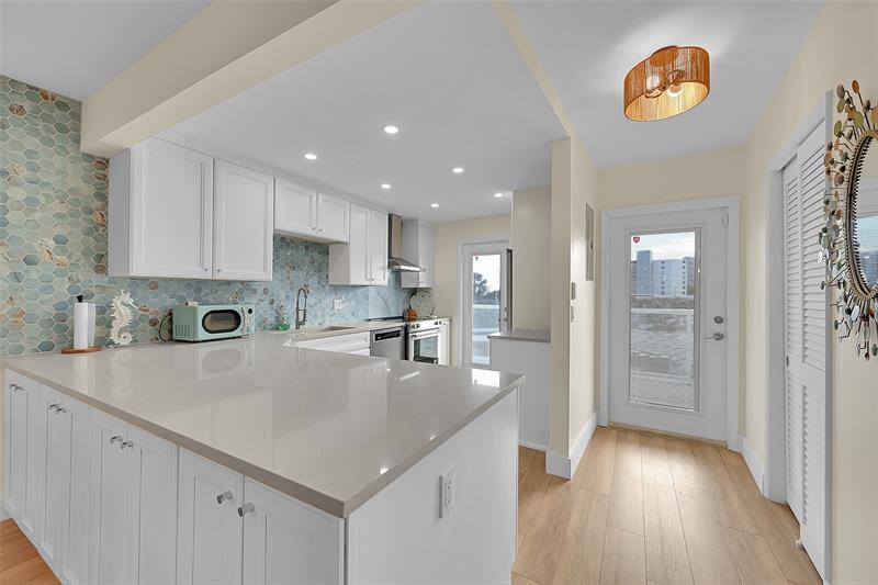 2731 NE 14th St Cswy #421