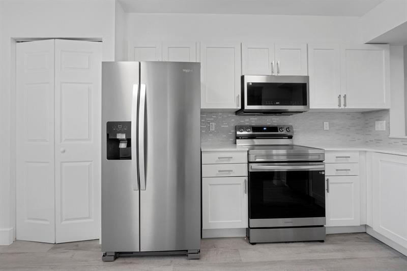 2200 S Cypress Bend Dr #402