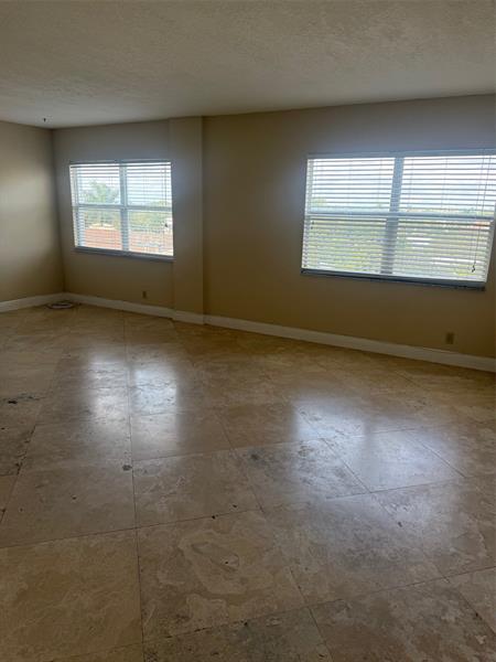 2555 NE 11th St #502