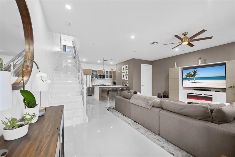 1025 NE 18th Ave #102