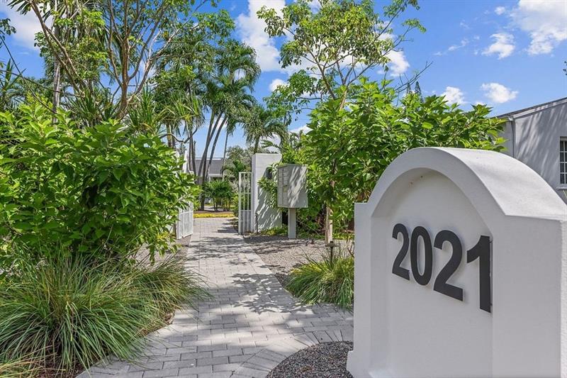 2021 Plunkett St #2015A