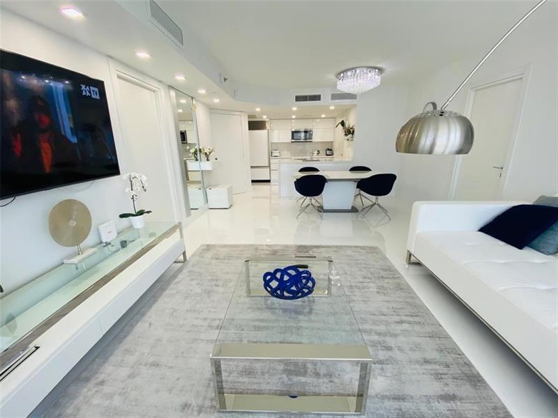 17201 Collins Ave #1006