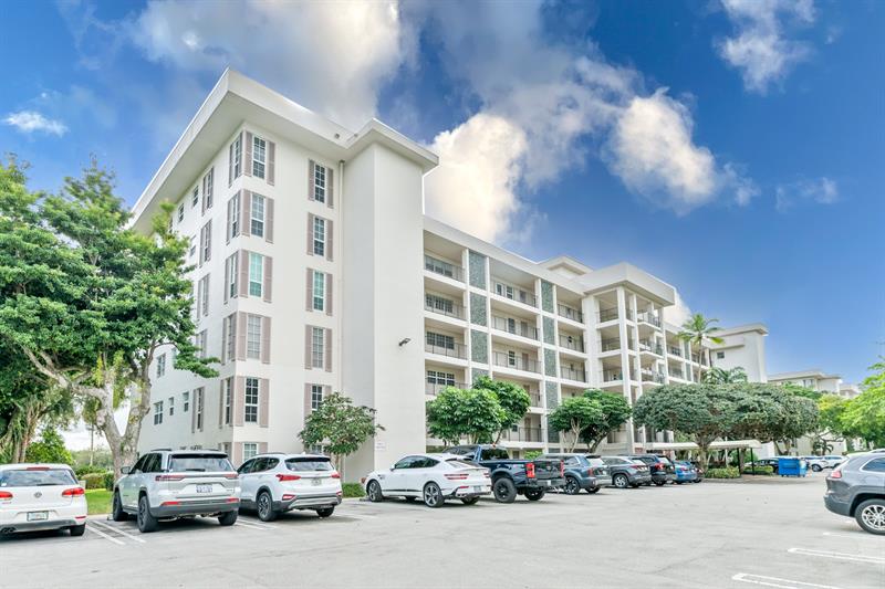 2950 N Palm Aire Dr #401