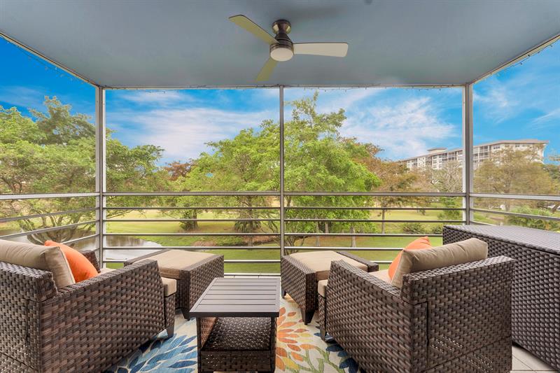 4015 W Palm Aire Dr #402