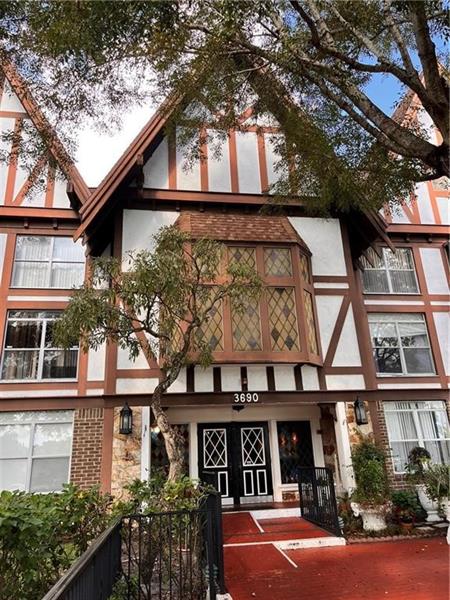 3690 Inverrary Dr #2C