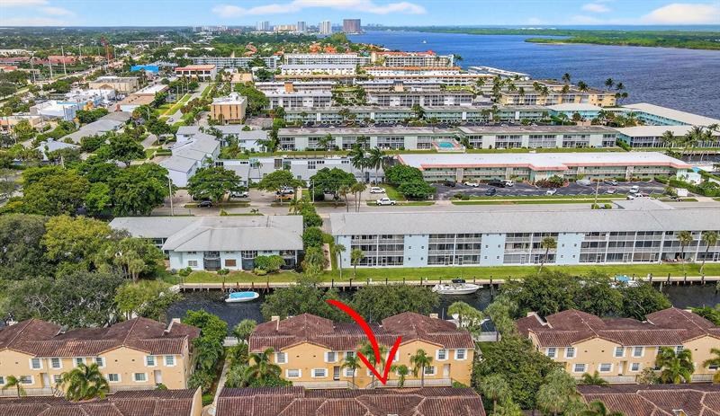 1120 Lake Shore Dr #103