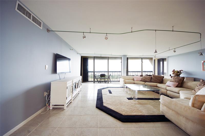 2480 Presidential Way #1903