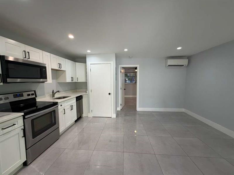 820 N Victoria Park Rd #3