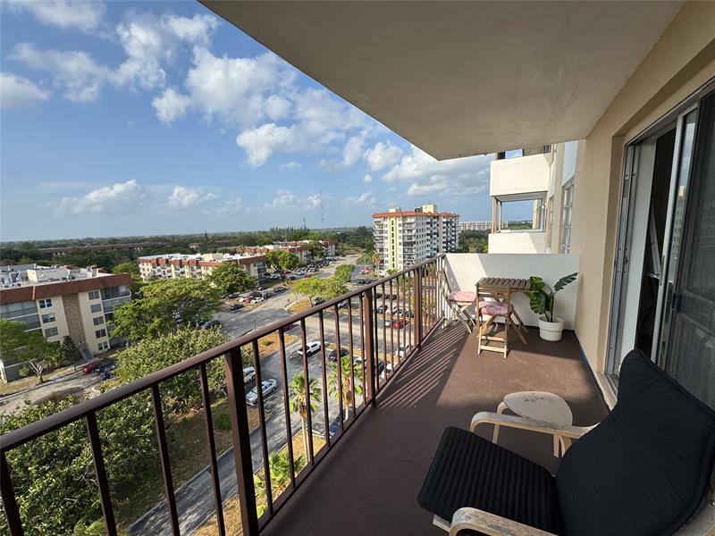 4174 Inverrary Dr #905