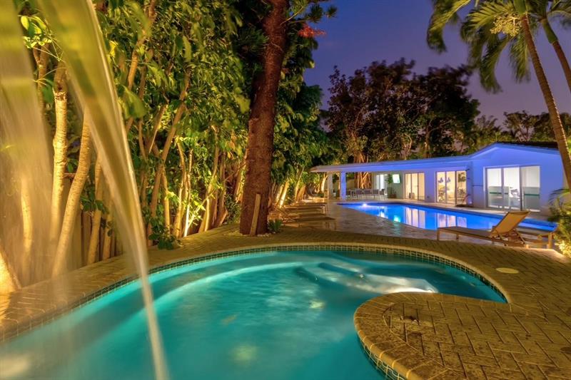 1800 SE Admirals Way