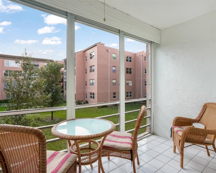 2851 Somerset Dr #205