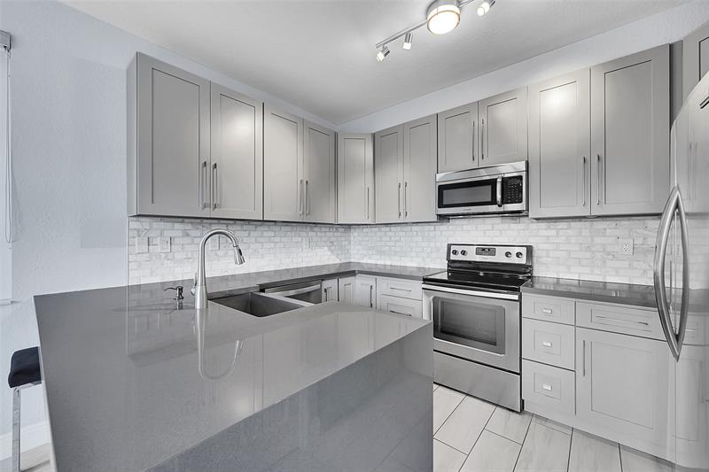 150 Jacaranda Country Club Dr #200