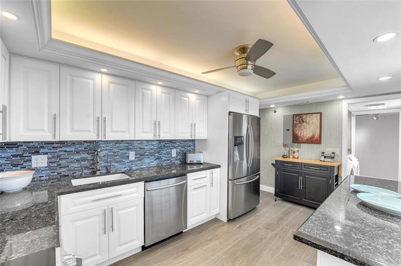 4015 W Palm Aire Dr #703