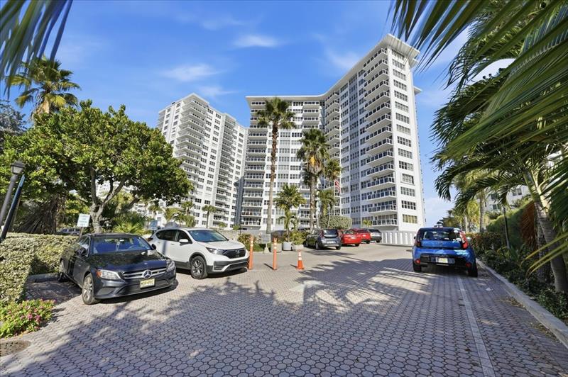 3700 Galt Ocean Dr #214