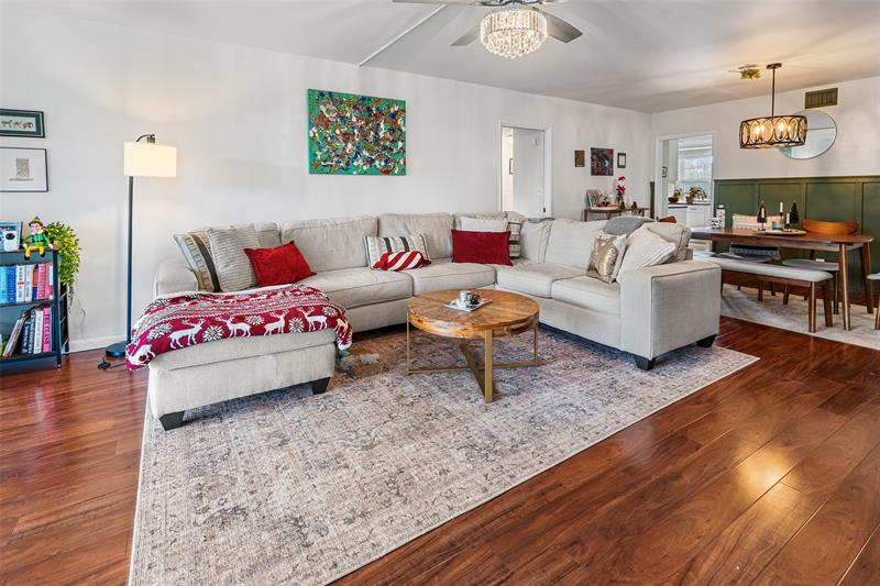 3930 Oaks Clubhouse Dr #304