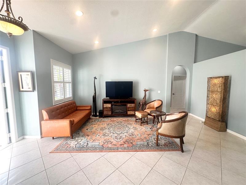 6104 Santa Margarito Dr