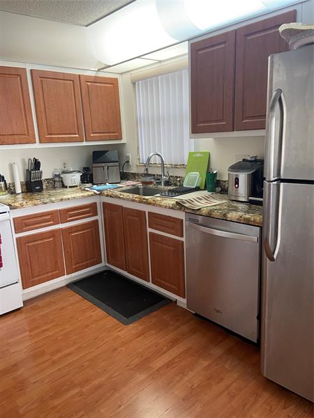 9641 Riverside Dr, F1