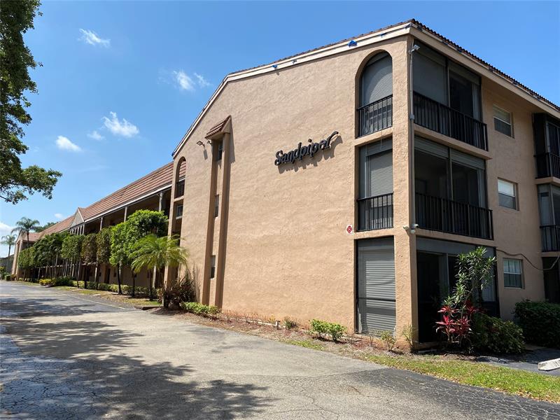 2700 Coral Springs Dr #211