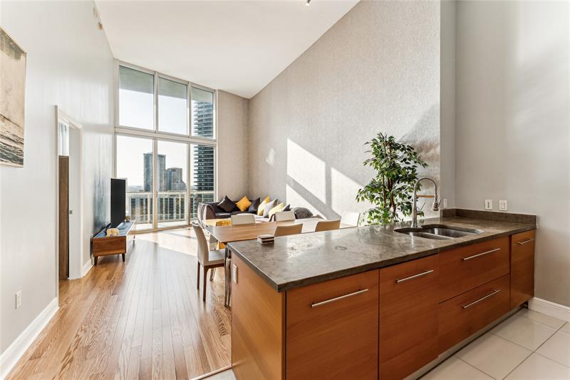 465 Brickell Ave #2806