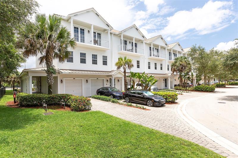 6809 N LAKESIDE CIRCLE N #101