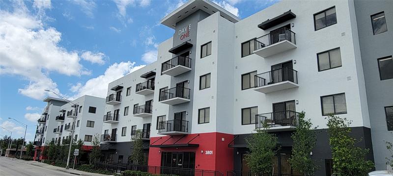 3801 Davie Blvd #204