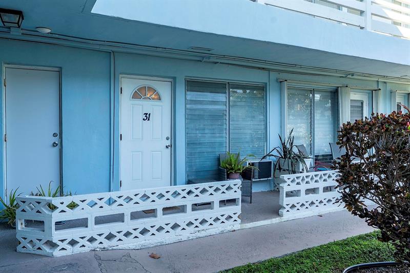 2700 NE 135th St #31