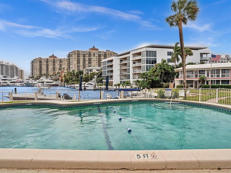 1124 Seminole Dr #4D