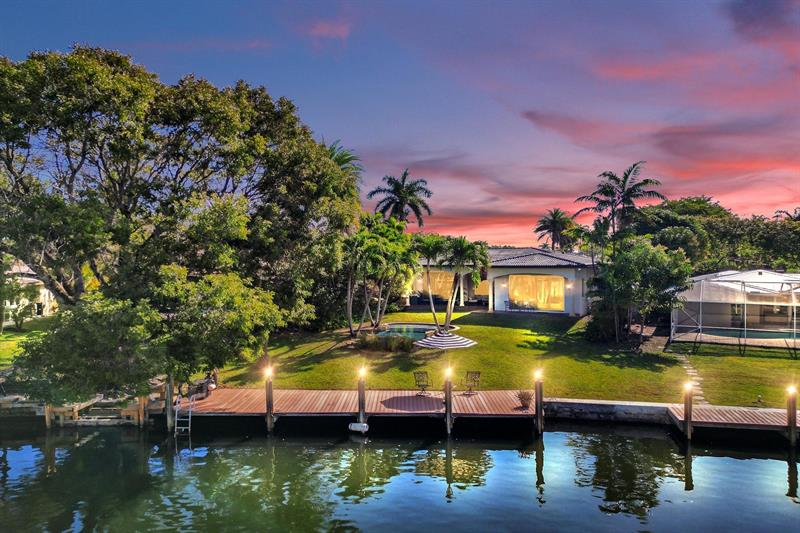 2425 Middle River Dr