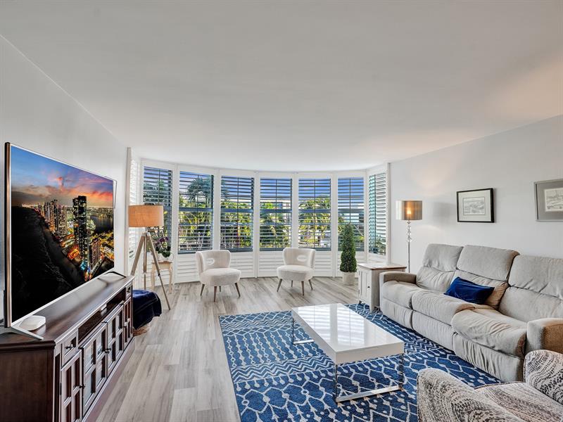 3051 NE 48th St #205