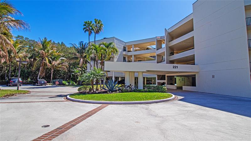 221 NE Plantation Rd #213