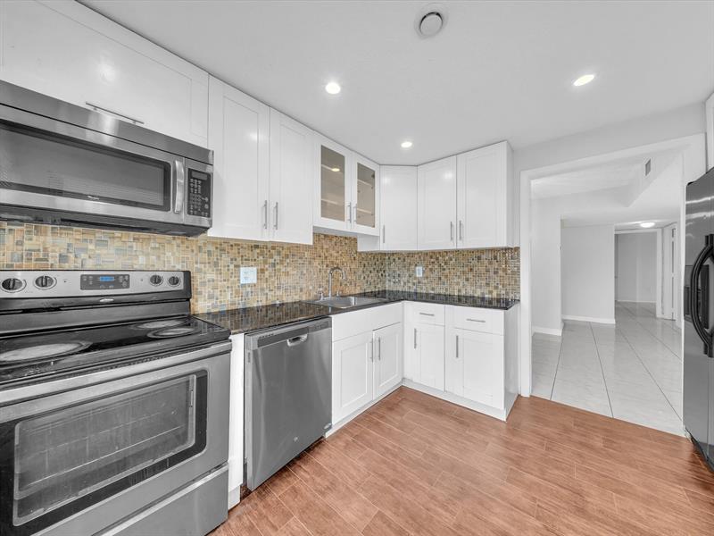 4156 Inverrary Dr #301