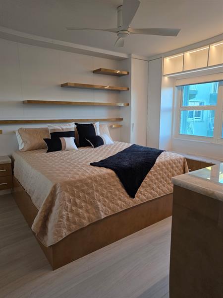 1035 Hillsboro Mile #32