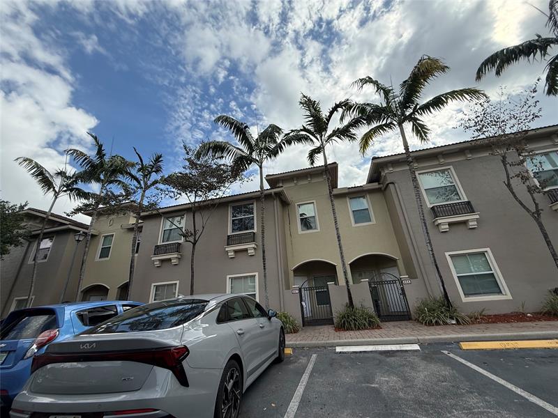 2851 W Prospect Rd #207