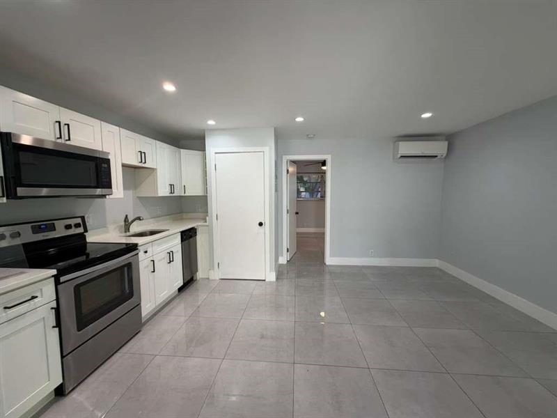 820 N Victoria Park Rd #3