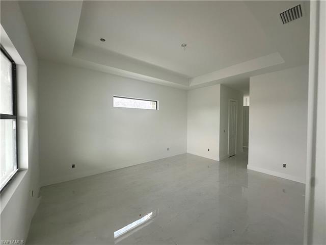 Photo: 5 of 8